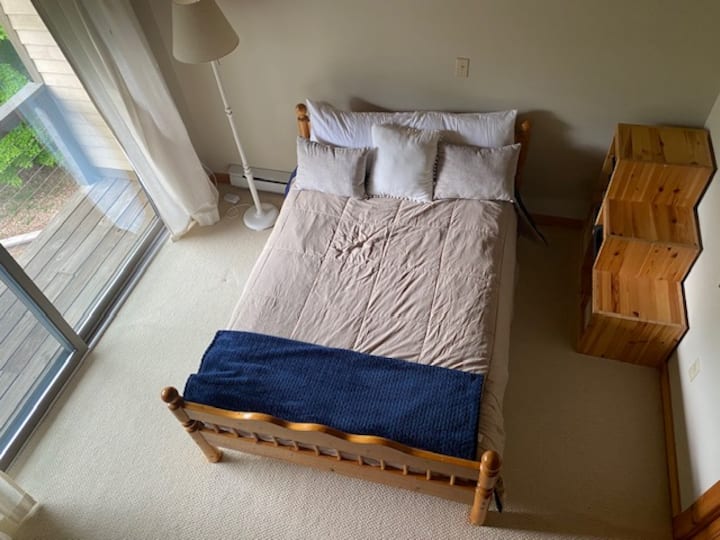 Cama de matrimonio y altillo con cama individual