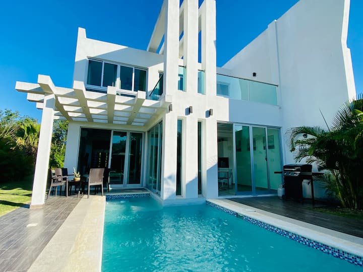 Golf & Beach Villa, Playa Nueva Romana Houses for Rent in La