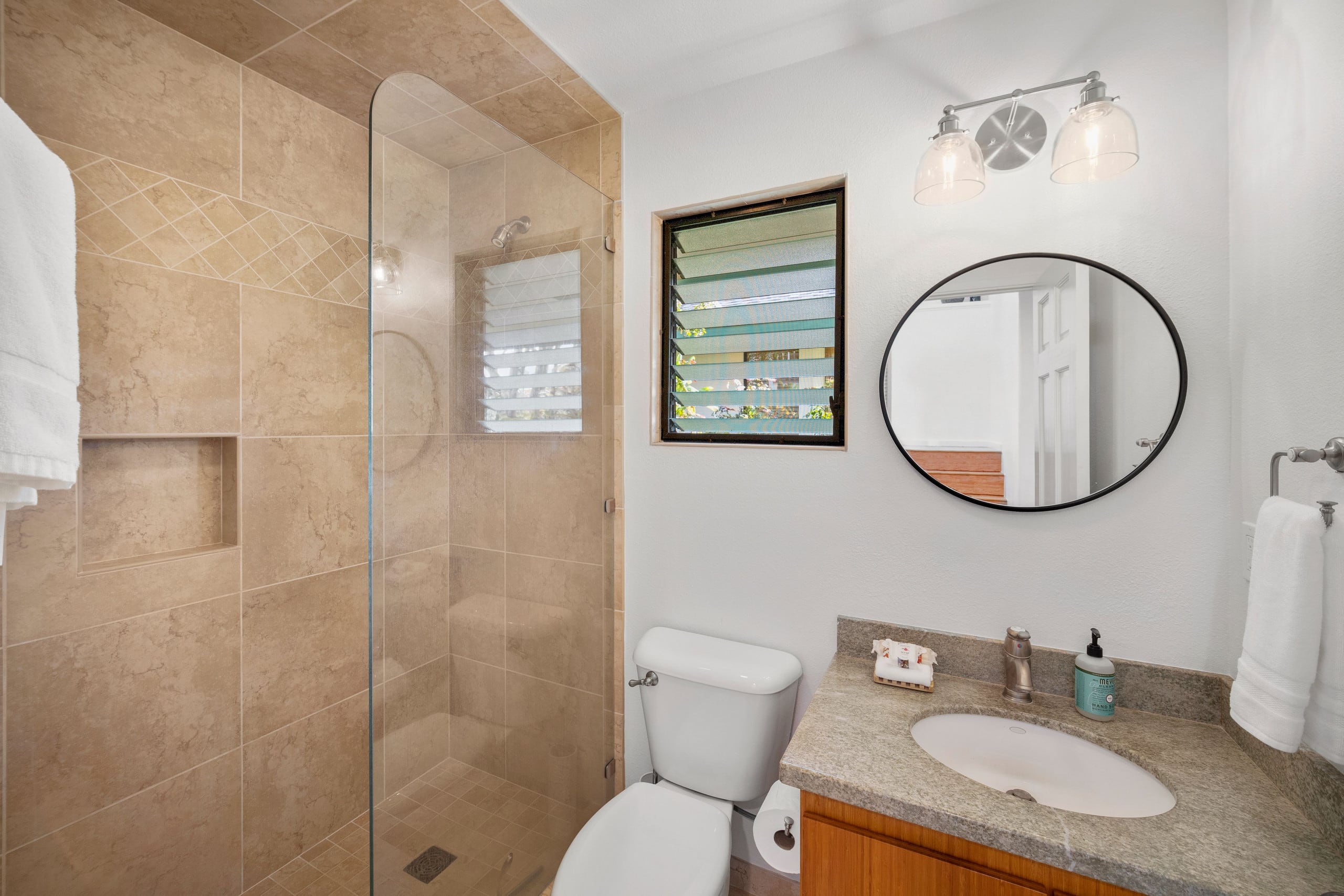 Home in Princeville · ★4.94 · 3 bedrooms · 3 beds · 2.5 baths - Image 16