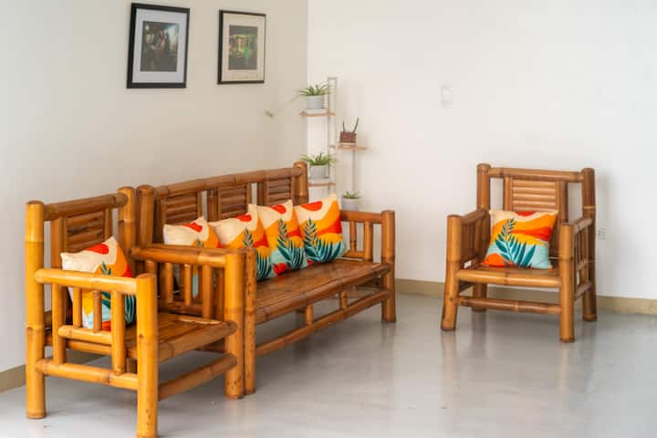Balai Kinaiyahan, A Modern House With A Sea View. - オスロブ