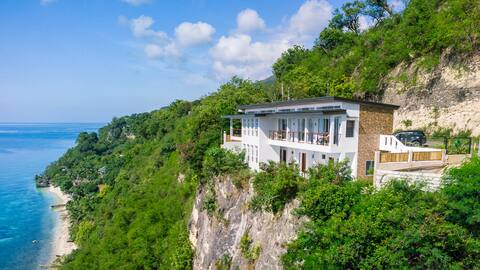 Balai Kinaiyahan, a modern house with a sea view.