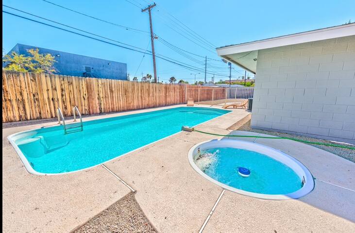 New! 3 min to Convention Center gallery image 2