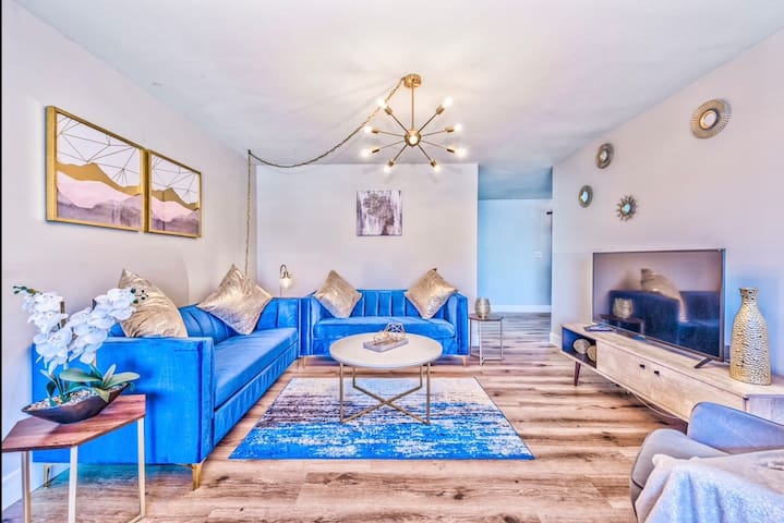 New! 3 min to Convention Center