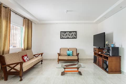Popular Airbnb listing: House 800m from Enseada Beach with pool and pool table in Guarujá