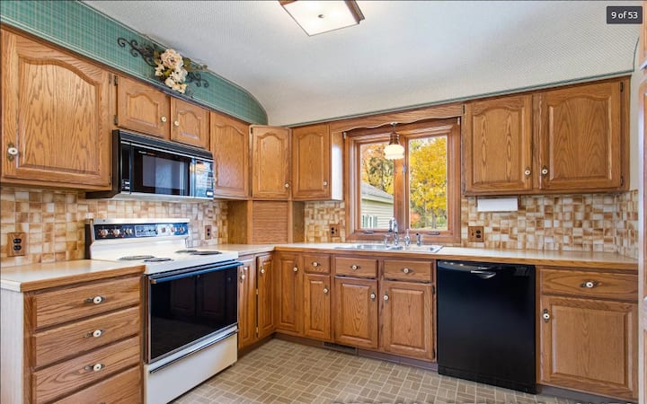 Katy's Place- Holland - Holland, MI