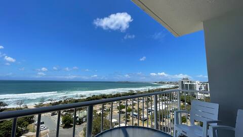 Beach Front 3 Bedroom Unit - Ocean View & Pool