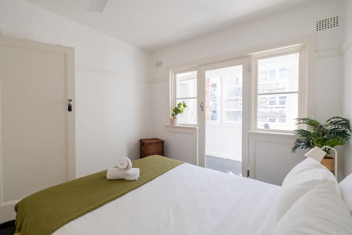 Bedroom 1 image 2