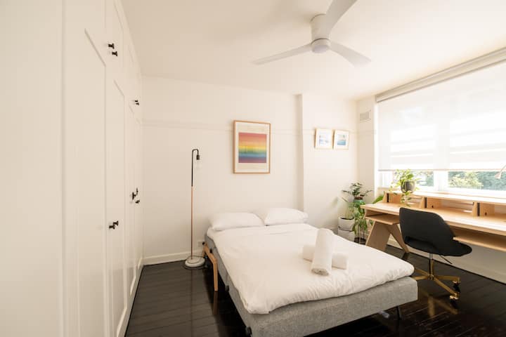 Second bedroom with a sofa bed that sleeps 2 people and loads of wardrobe space for storing all your clothing & gear! Please message us if you would like to have the sofa bed setup as a second bed.