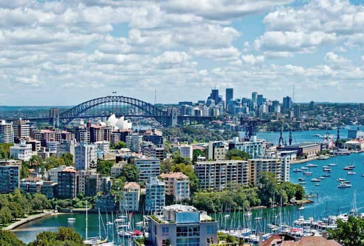 Amazing views from Elizabeth Bay over the Harbour Bridge and Opera House.