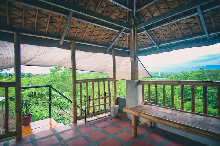 Segundo piso kubo. Área para relajarse, ver, tomar una siesta o dormir por la noche.