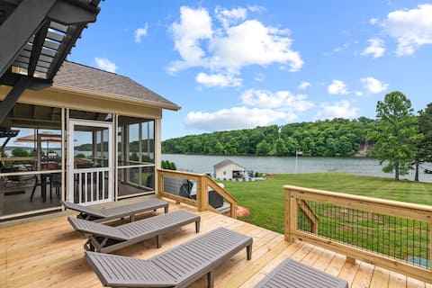 Lake-front| Views | Hot tub | Large Dock | Casino