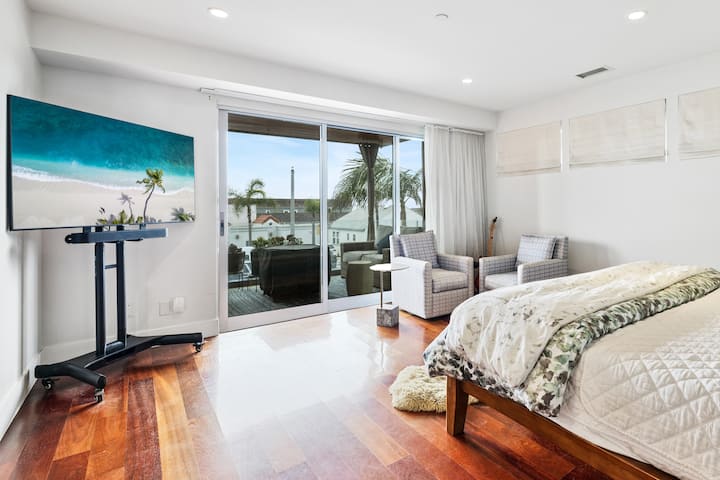 Master Bedroom (King Bed) with Ensuite Master Bathroom, Smart TV and access to private deck