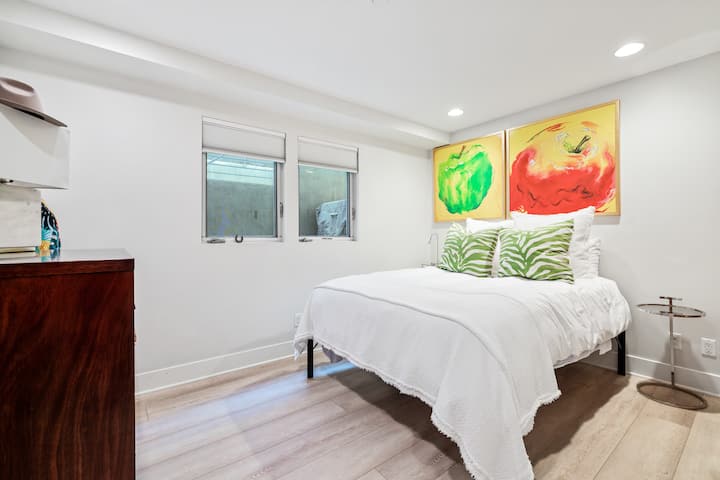 Lower Level Guest Bedroom (Queen Bed)