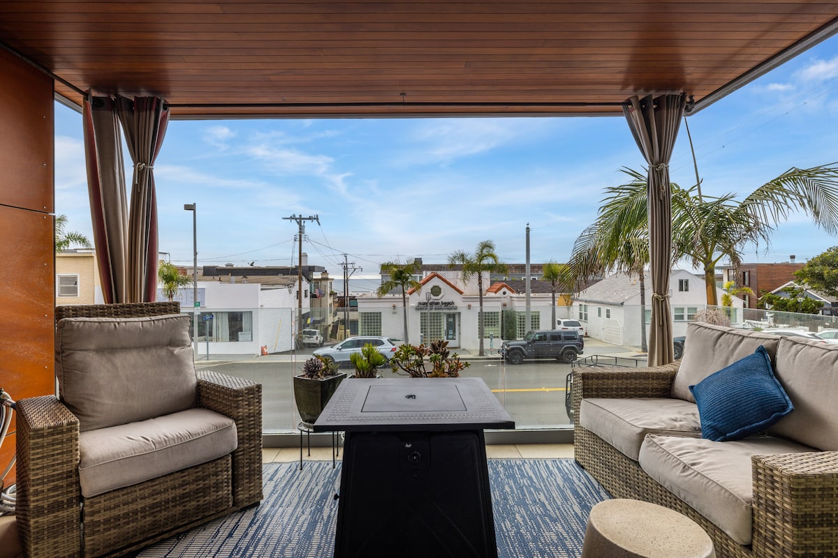 Private deck off the primary bedroom