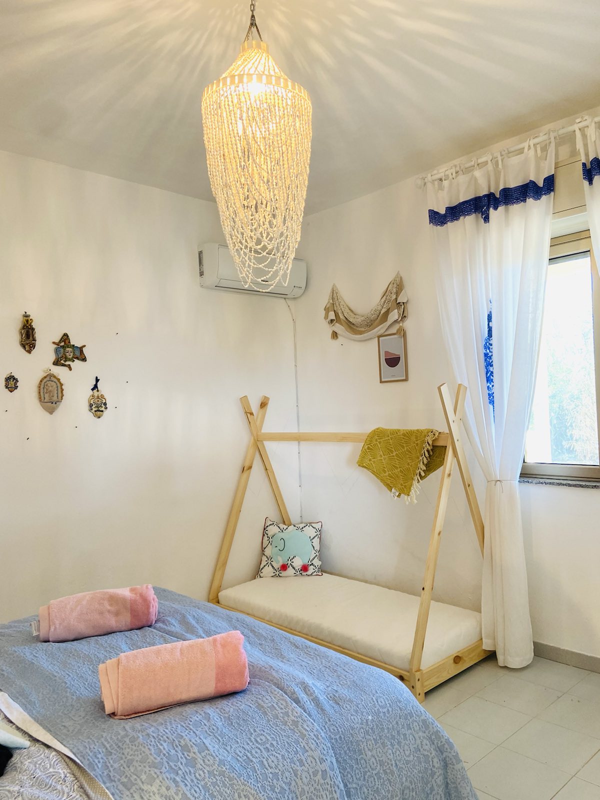 Dhomë gjumi dopio me krevat dopio për fëmijë ( Dhoma e gjumit 1)