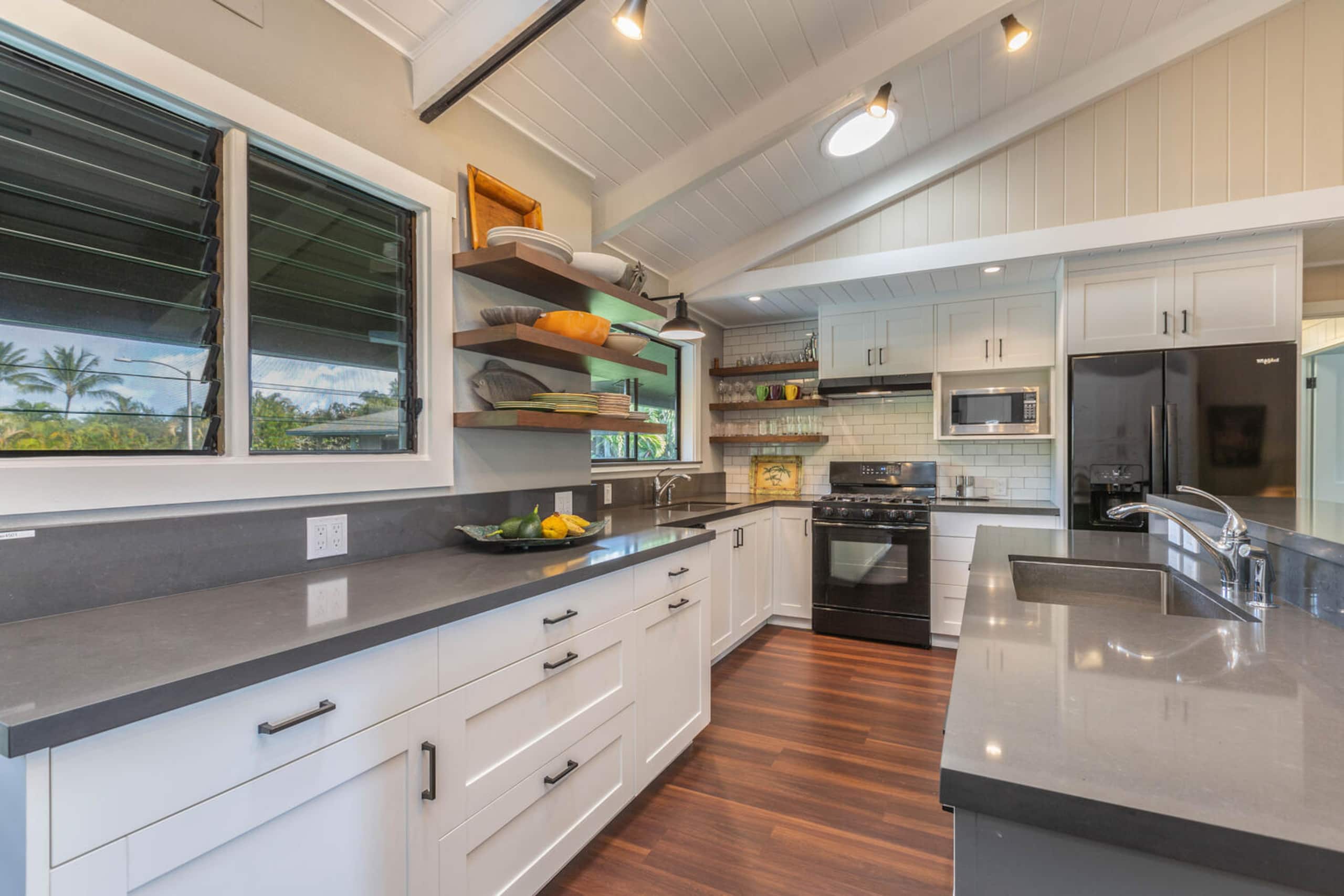 Home in Hanalei · ★4.96 · 5 bedrooms · 6 beds · 4 baths - Image 2