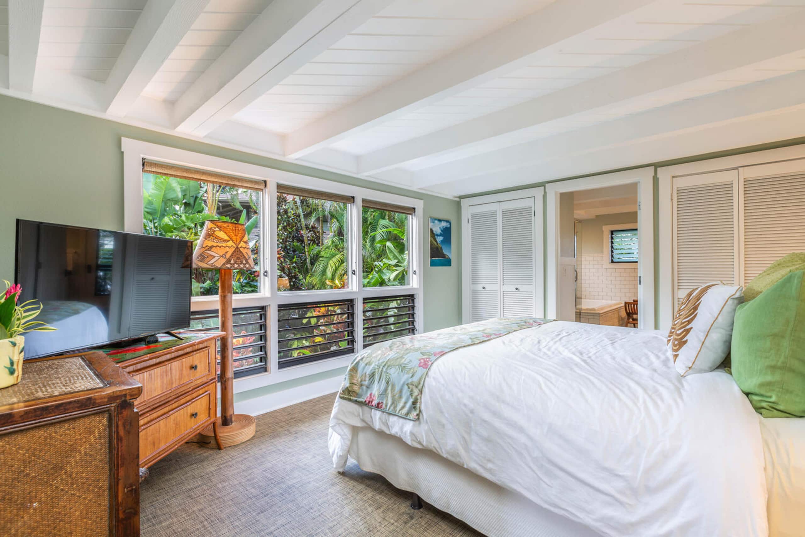Home in Hanalei · ★4.96 · 5 bedrooms · 6 beds · 4 baths - Image 12