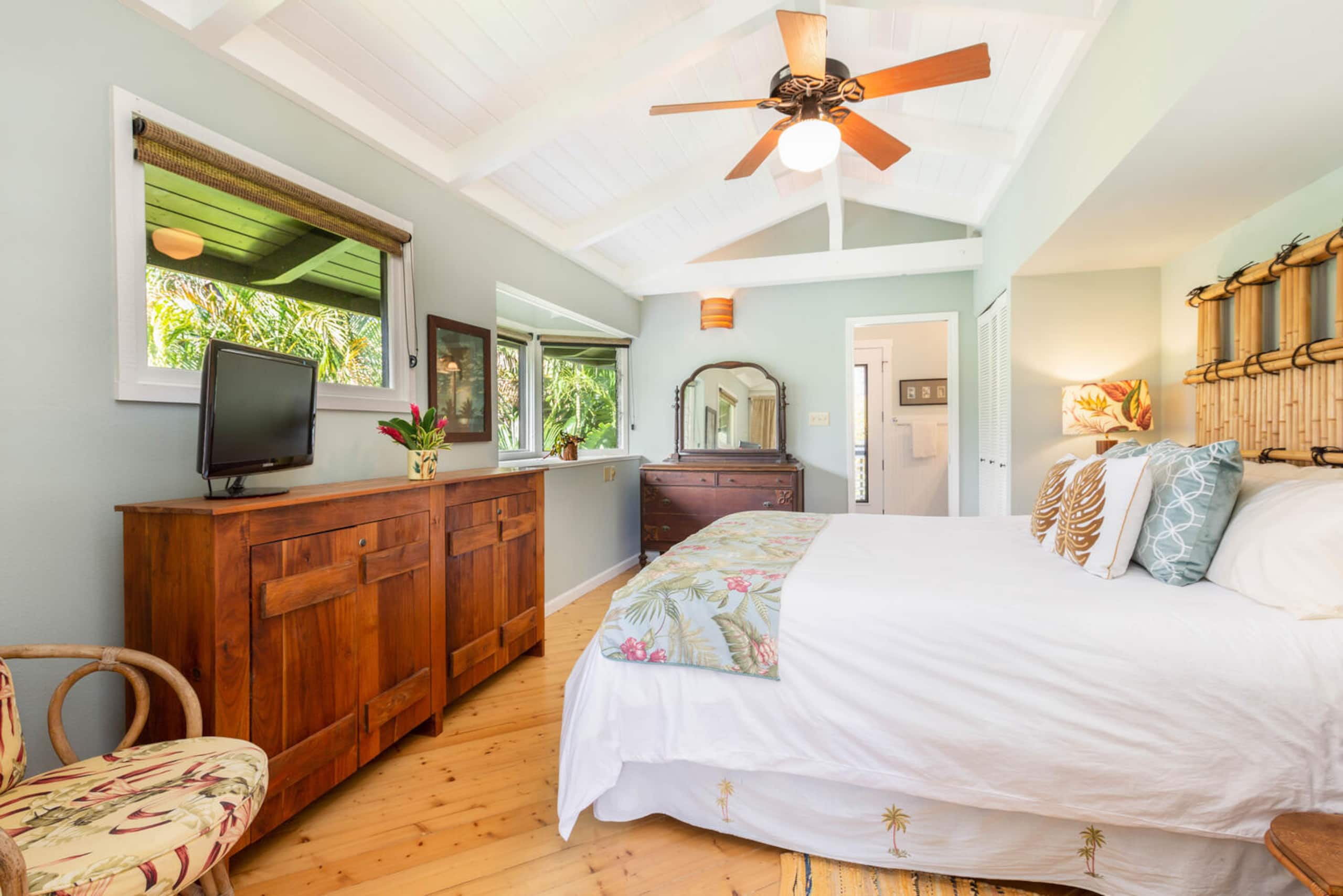 Home in Hanalei · ★4.96 · 5 bedrooms · 6 beds · 4 baths - Image 10