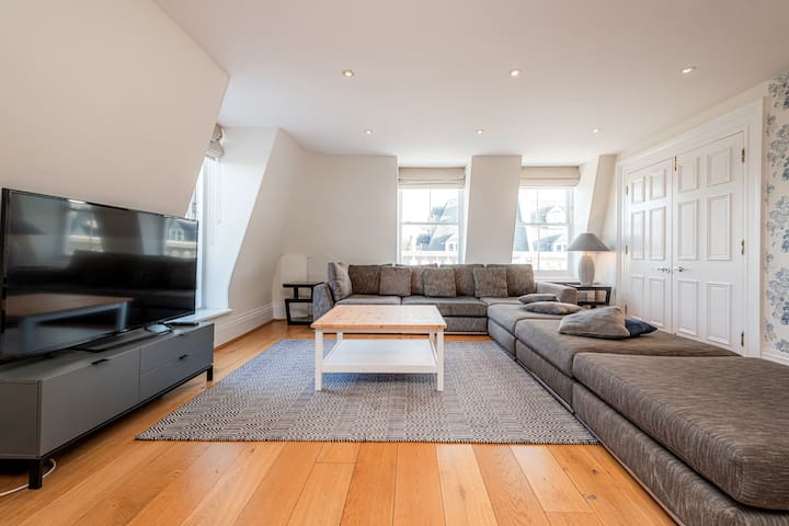 London Gardens 3 Bedroom Flat- Garden Views