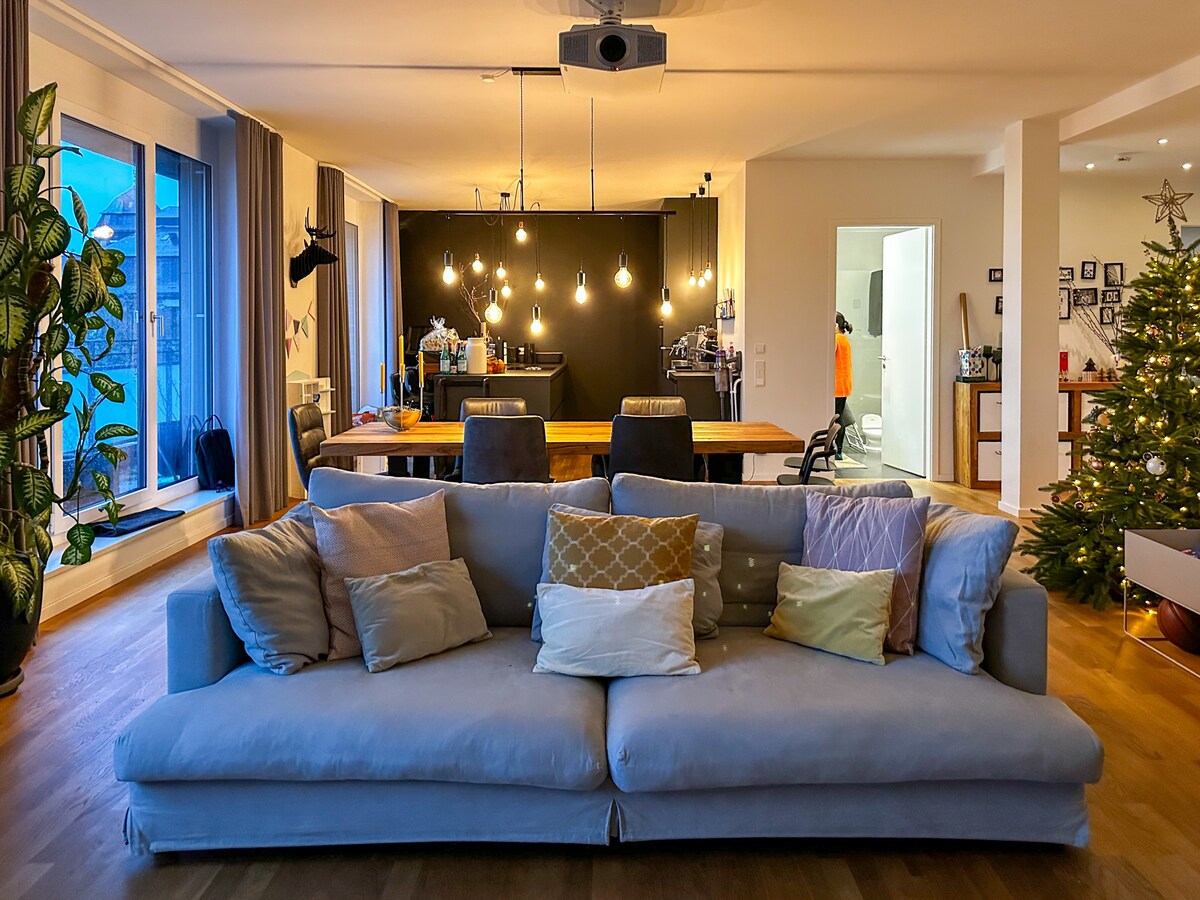 Popular Airbnb listing: Penthouse in the Heart of Hamburg Altona-Altstadt in Altona Nord