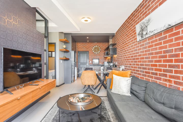 3rd Floor Fabulous Cozy 2 Bedroom 1 Bath - Johannesburg