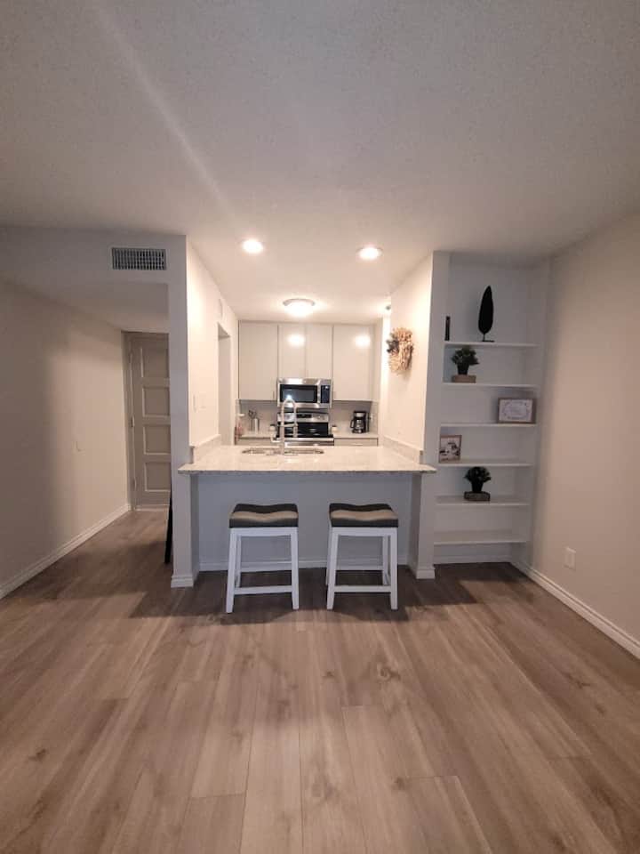 1 Bedroom/ 1 Bath Updated Fort Worth Retreat - Fort Worth, TX