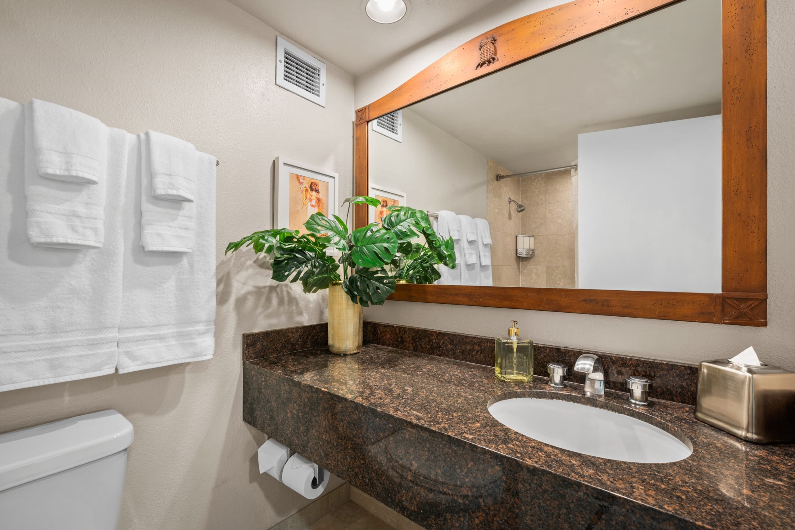 Spacious Waikiki Retreat w/ Kitchen*Easy Comforts - Image 10