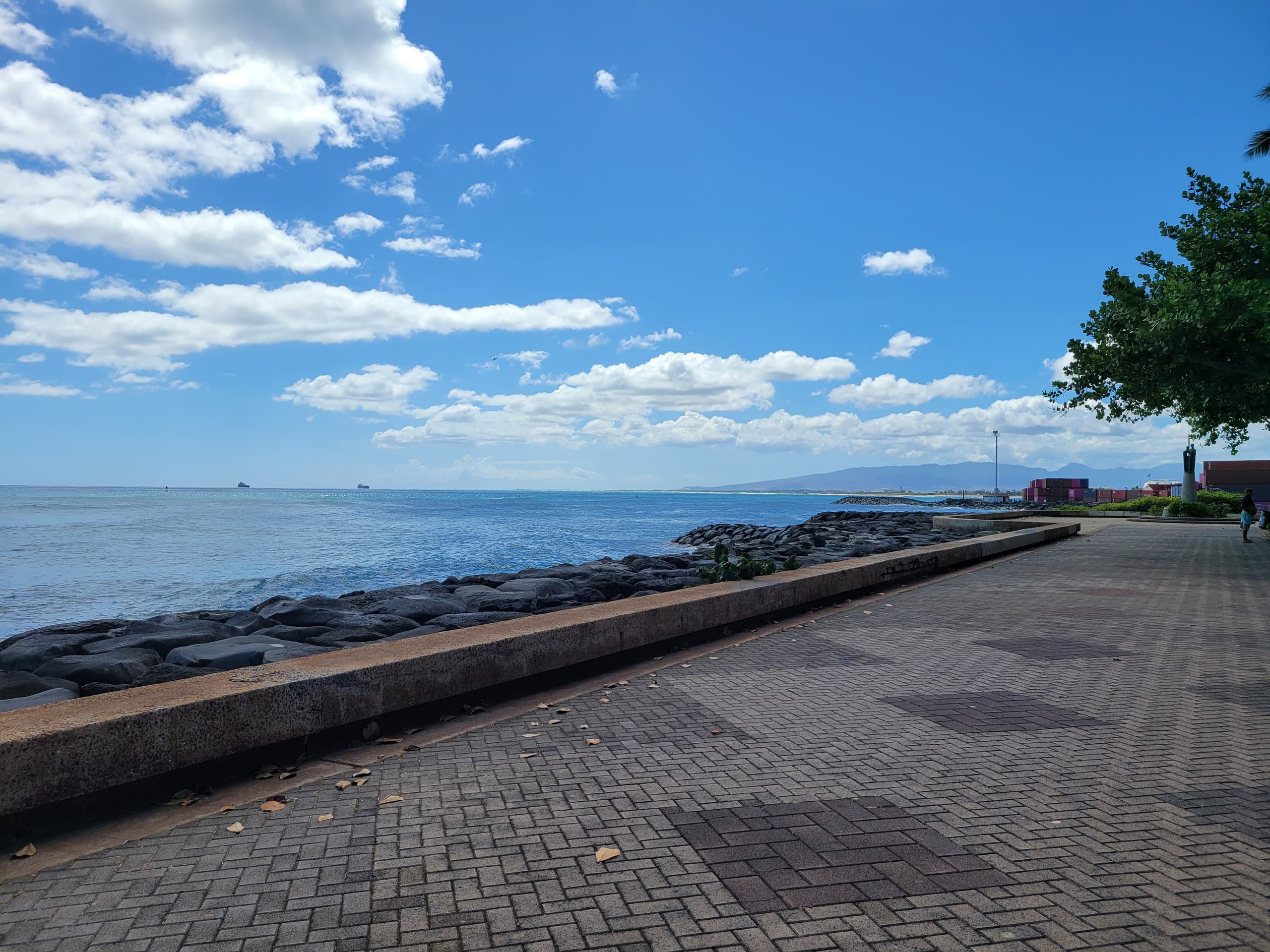 Spacious Waikiki Retreat w/ Kitchen*Easy Comforts - Image 20