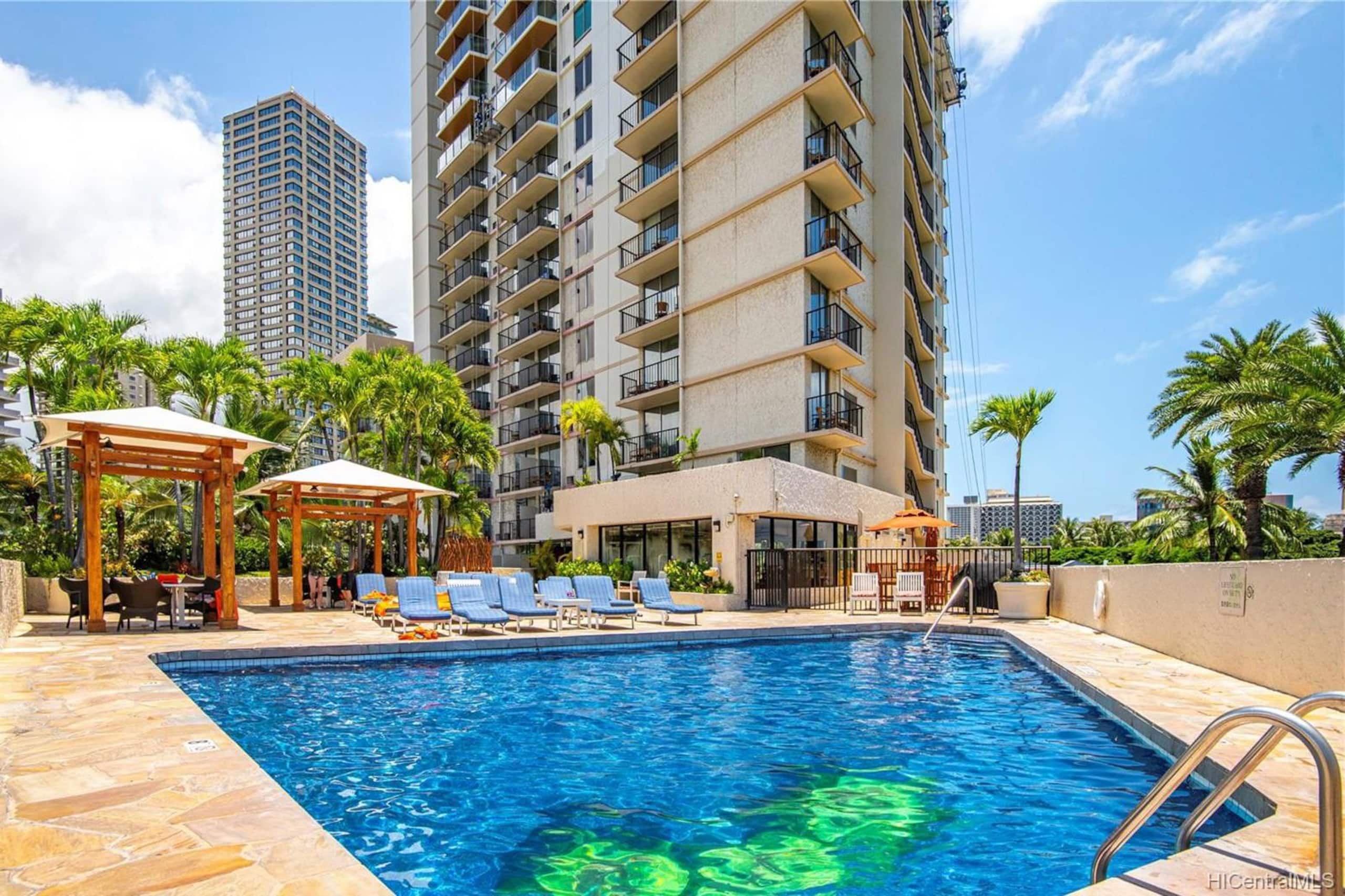 Spacious Waikiki Retreat w/ Kitchen*Easy Comforts - Image 13