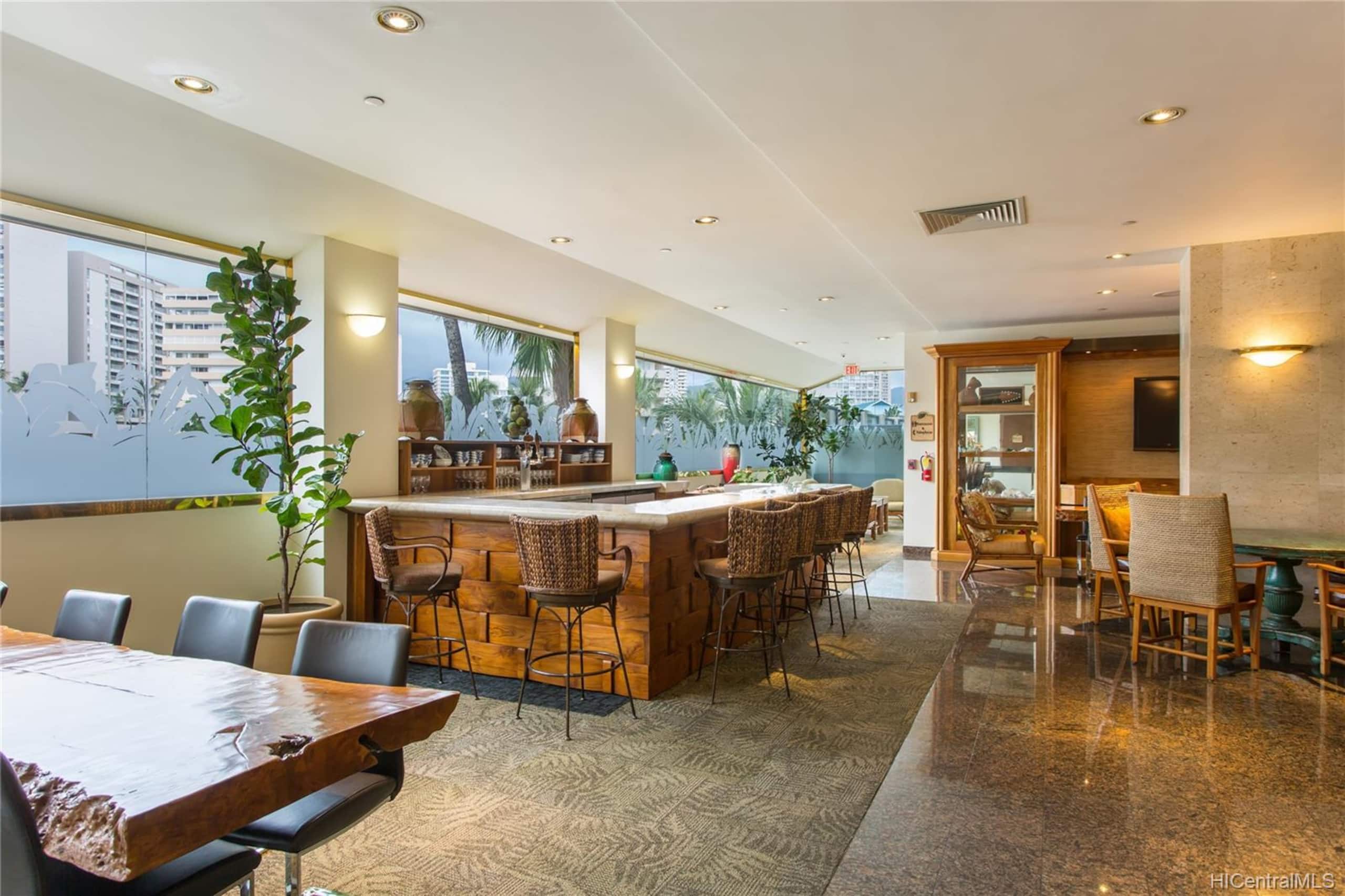 Spacious Waikiki Retreat w/ Kitchen*Easy Comforts - Image 15