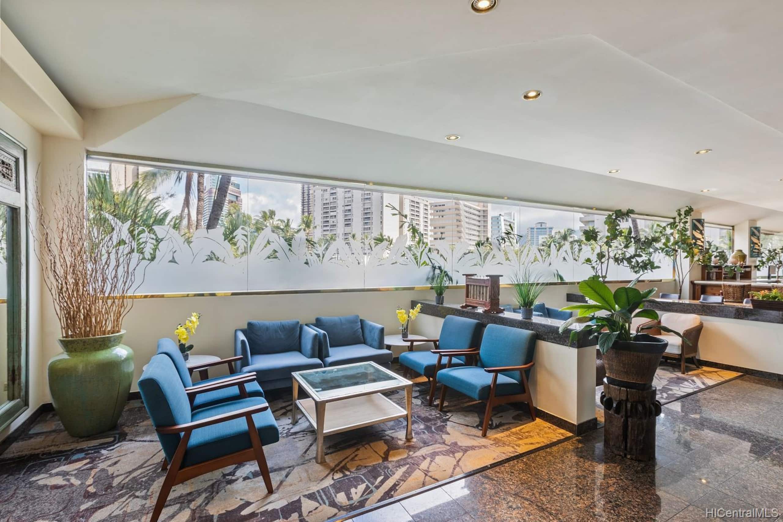 Spacious Waikiki Retreat w/ Kitchen*Easy Comforts - Image 17