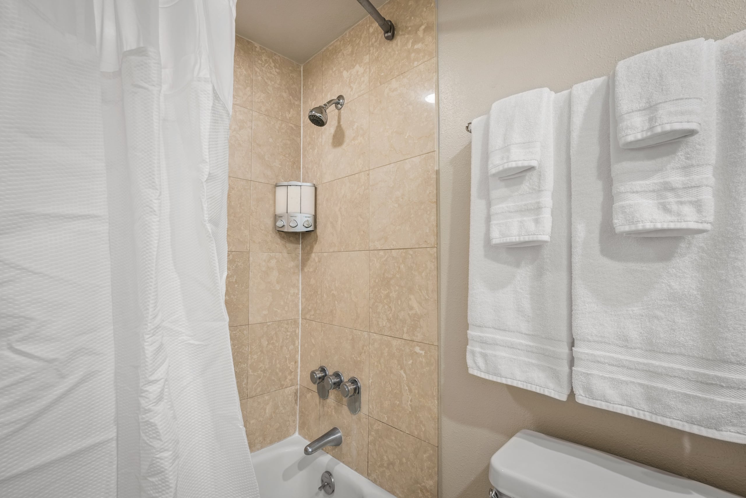 Spacious Waikiki Retreat w/ Kitchen*Easy Comforts - Image 11