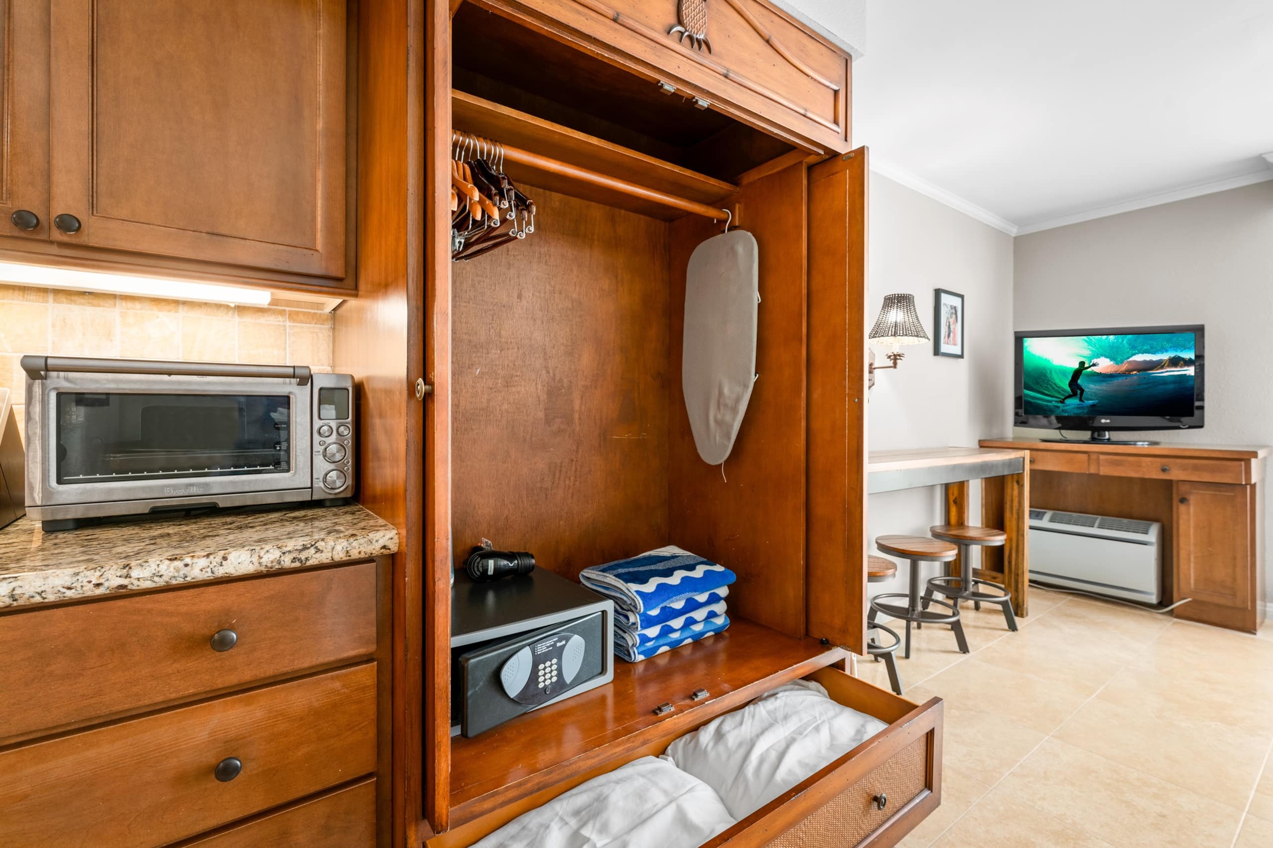 Spacious Waikiki Retreat w/ Kitchen*Easy Comforts - Image 7