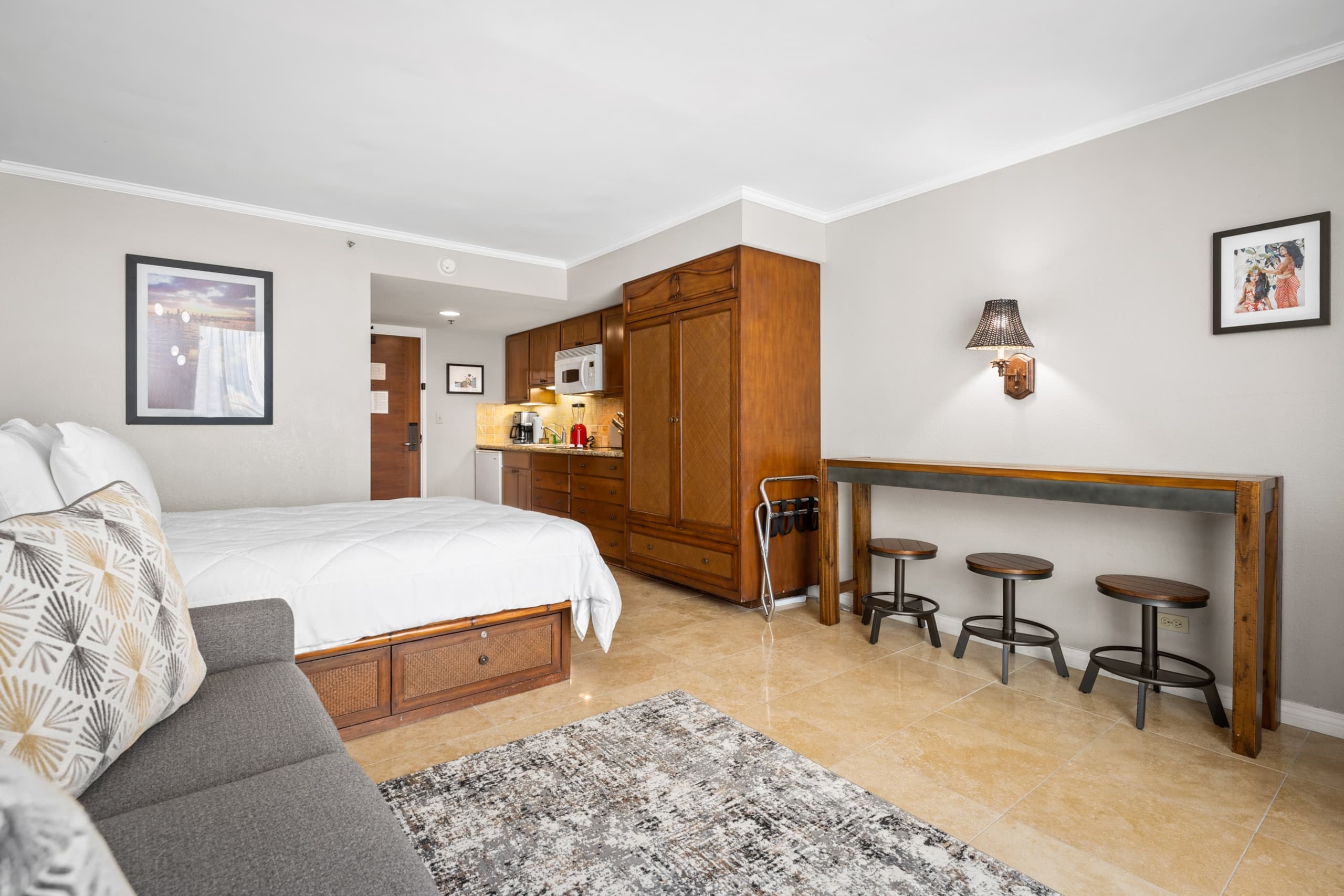 Spacious Waikiki Retreat w/ Kitchen*Easy Comforts - Image 6