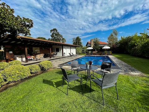 La Casa de Somio with a pool