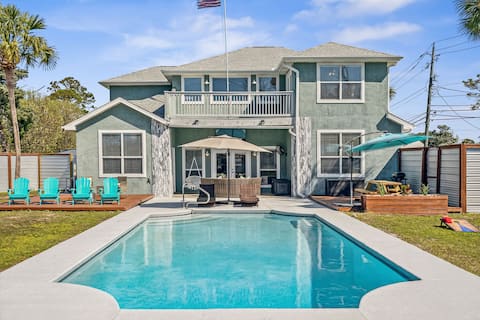 GREAT Location! LARGE House! W/Hot Tub Pool&GAMES!