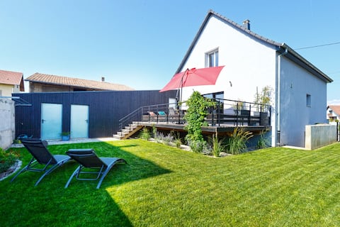 Large 4-star house with sauna, terrace and garden.