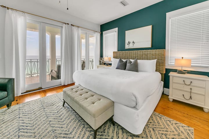 Tercer piso - dormitorio principal - Cama tamaño king, acceso al balcón y baño en suite