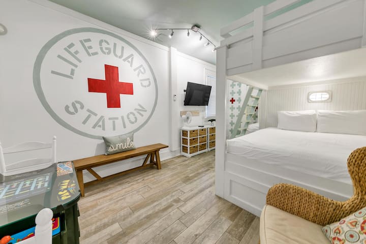 Habitación con literas en el primer piso: 2 camas individuales, 2 camas tamaño queen