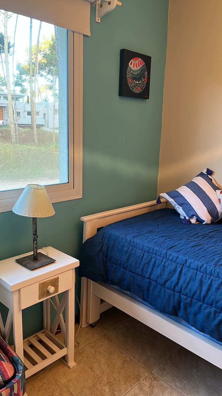 Спална соба бр. 3 со кревет