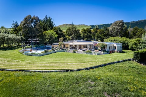 Resort-style home overlooking the Tukituki River