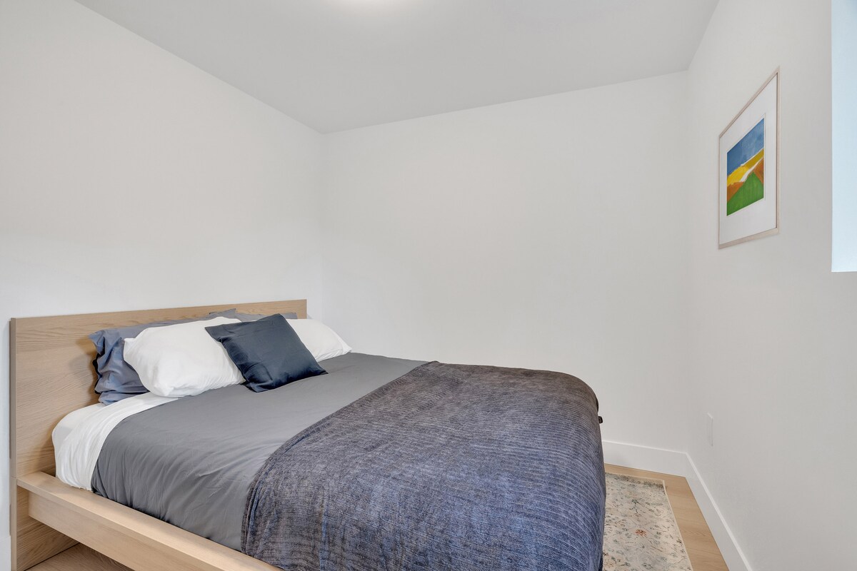 The Perfect 1-Bedroom Suite in Mount Pleasant