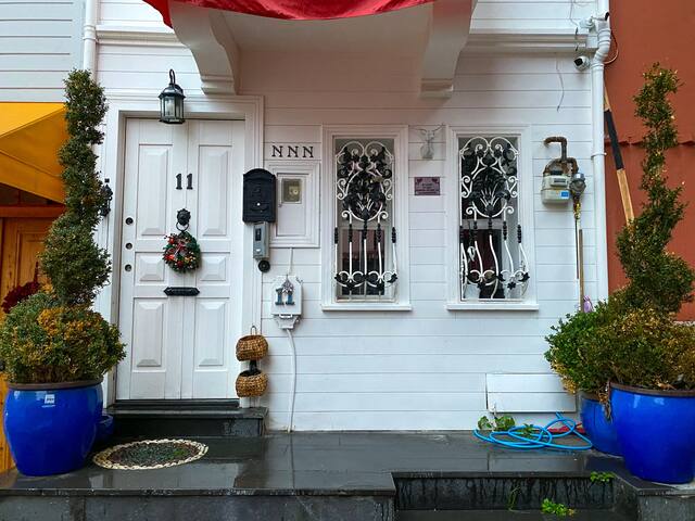 Villa with Bosphorus View in Arnavutköy gallery image 4