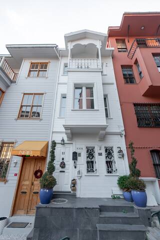 Villa with Bosphorus View in Arnavutköy gallery image 3