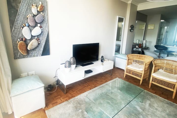 64 Lighthouse, Cosy Condo With Ocean View - Durban North
