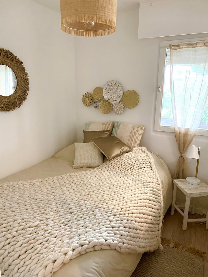 Кревет од 140 см многу удобен 