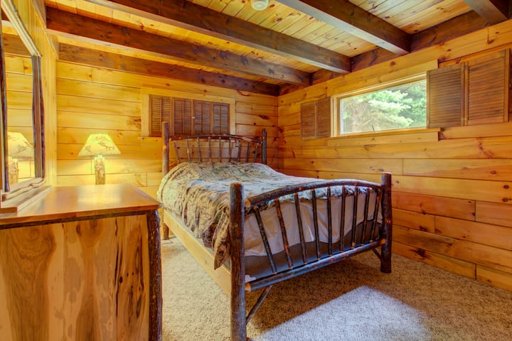 Coyote Hollow, 1 Queen