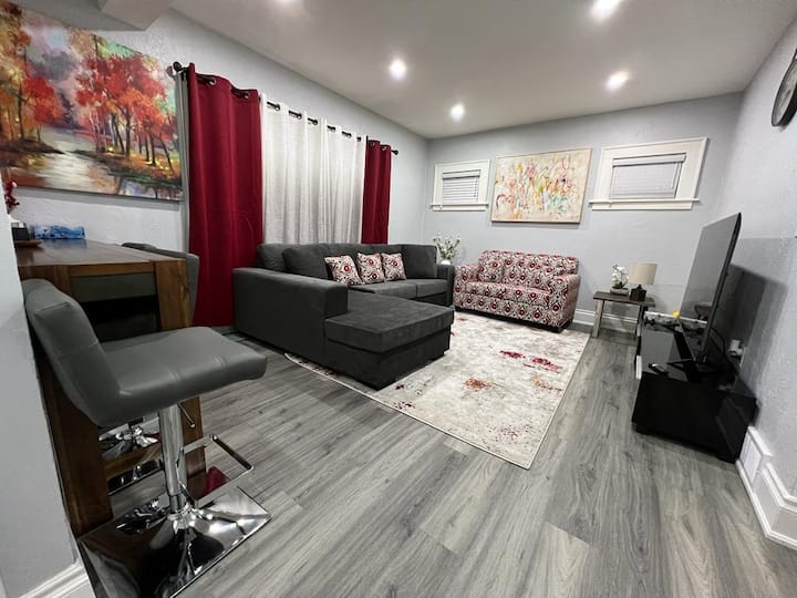 Spacious Luxury Retreat Niagara Falls I Sleeps 13 - Niagara Falls