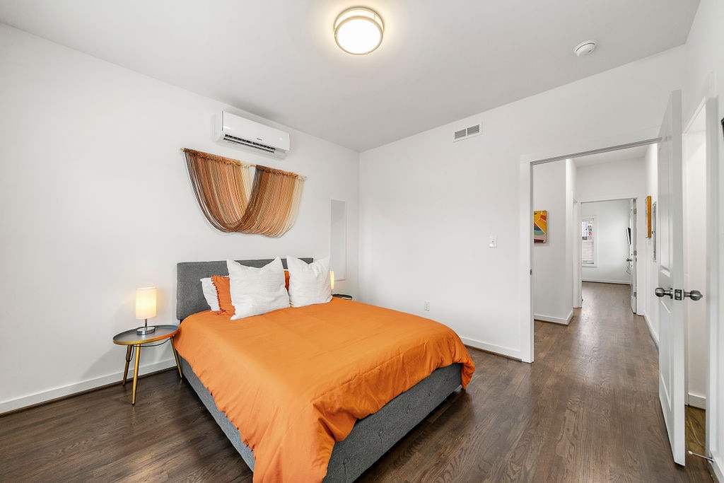 Брачен кревет (широк 150-179 см) за да се опуштите и опуштите од одличниот ден во градот!  