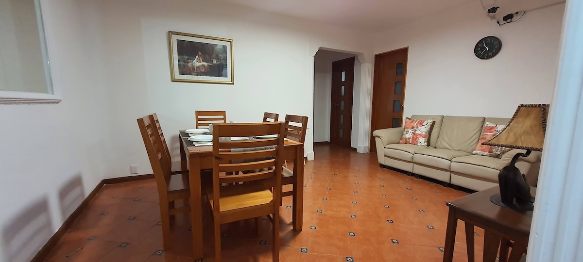 ここでは、安心して朝食と夕食を食べることができます